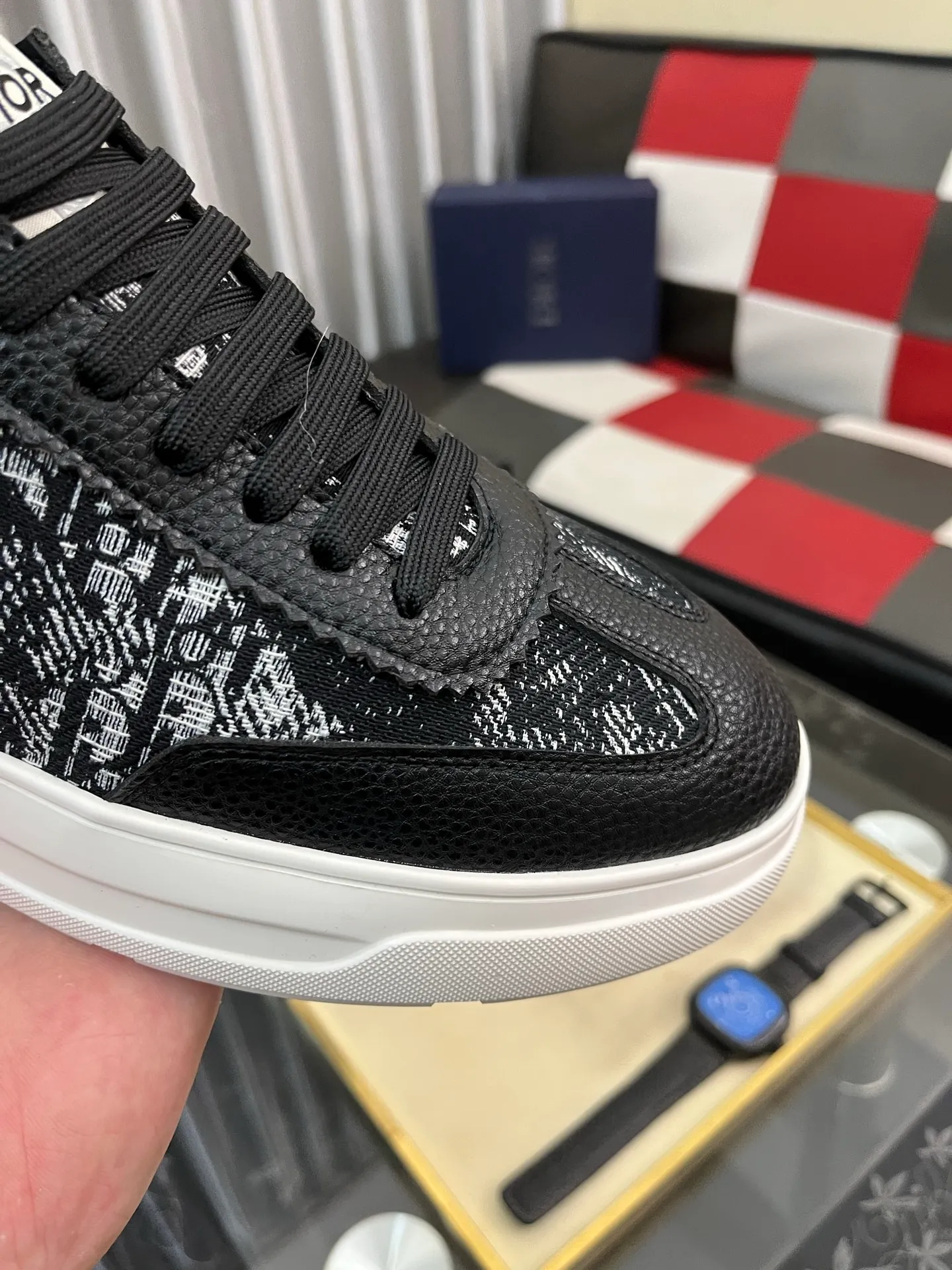 Men's shoes💰: 420⌚️⌚️[Dior] Dior's new men's genuine leather casual shoes, the highest version on the market, any comparison is welcome🆚! The original leather has excellent texture and is super high-end! Fetal sheep net lining imported from Italy, removable pad! Luxurious materials and fine workmanship, highly recommended! Code number: 38-444⃣️Color optional